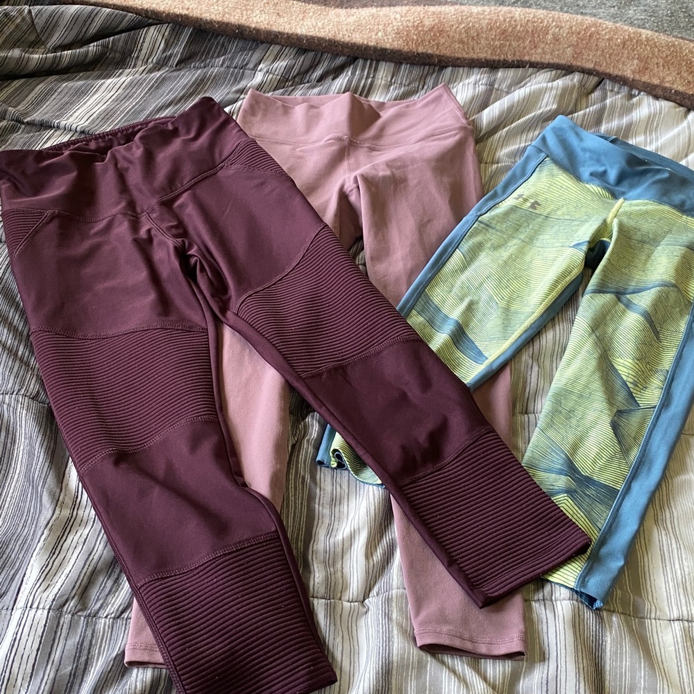 Bundle 3 small athletic leggings